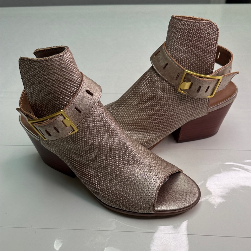 Nicole Textured Tan Heeled peep toe